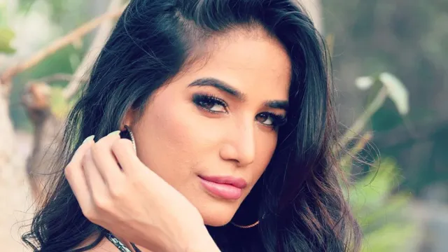 Poonam Pandey Death News